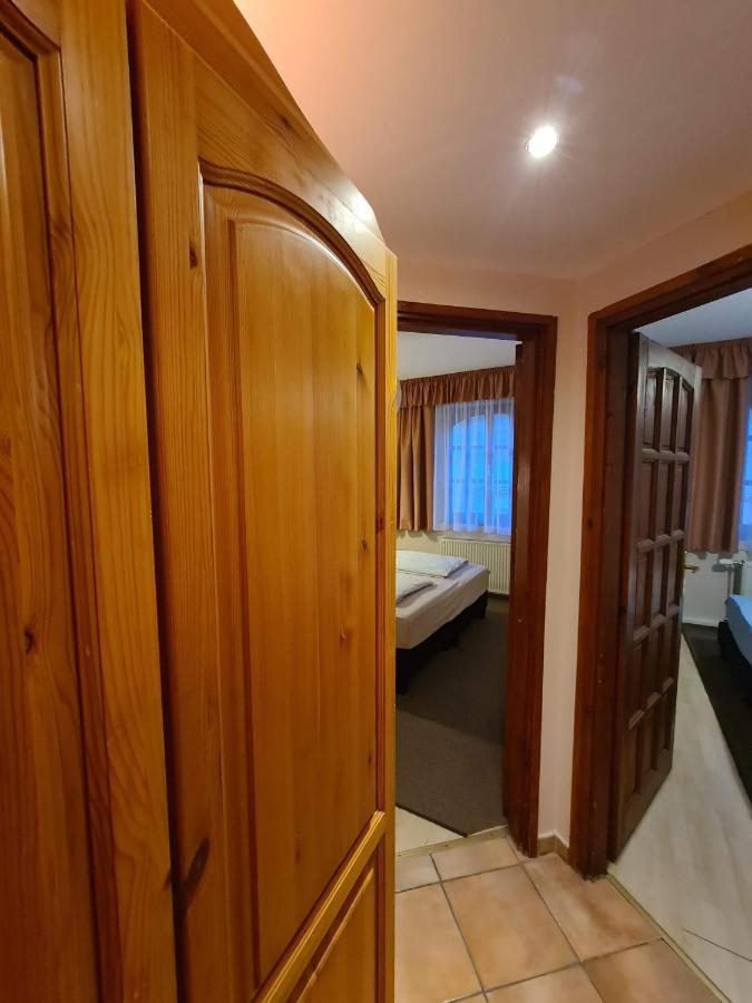 Palantir Panzio Bed & Breakfast Мисколк Екстериор снимка