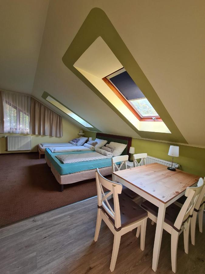 Palantir Panzio Bed & Breakfast Мисколк Екстериор снимка