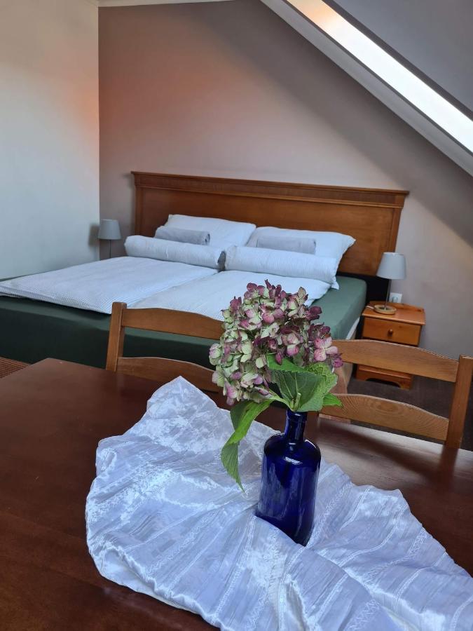 Palantir Panzio Bed & Breakfast Мисколк Екстериор снимка