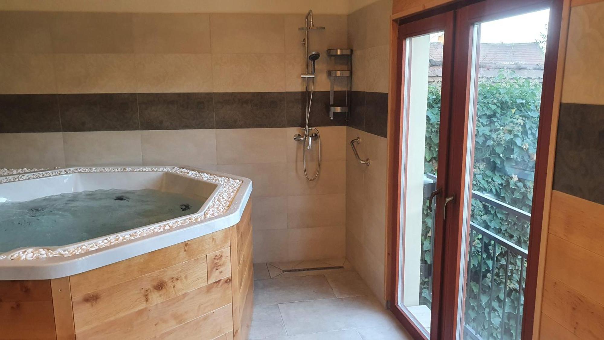 Palantir Panzio Bed & Breakfast Мисколк Екстериор снимка
